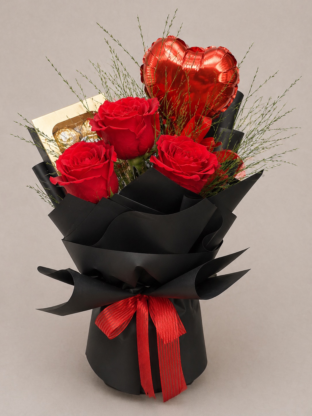 Buquê Black & Red – Paixão, Elegância e Chocolate
