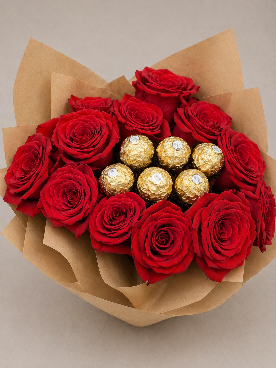 Doze Rosas de Amor com Ferrero Rocher
